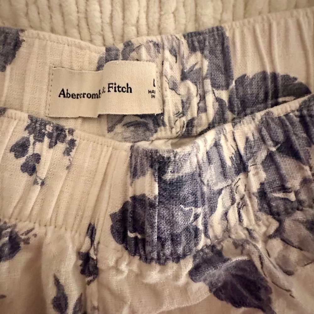 Abercrombie & Fitch Blue Floral Patterned Shorts
